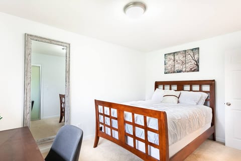 We use high quality bedding for your queen bed.