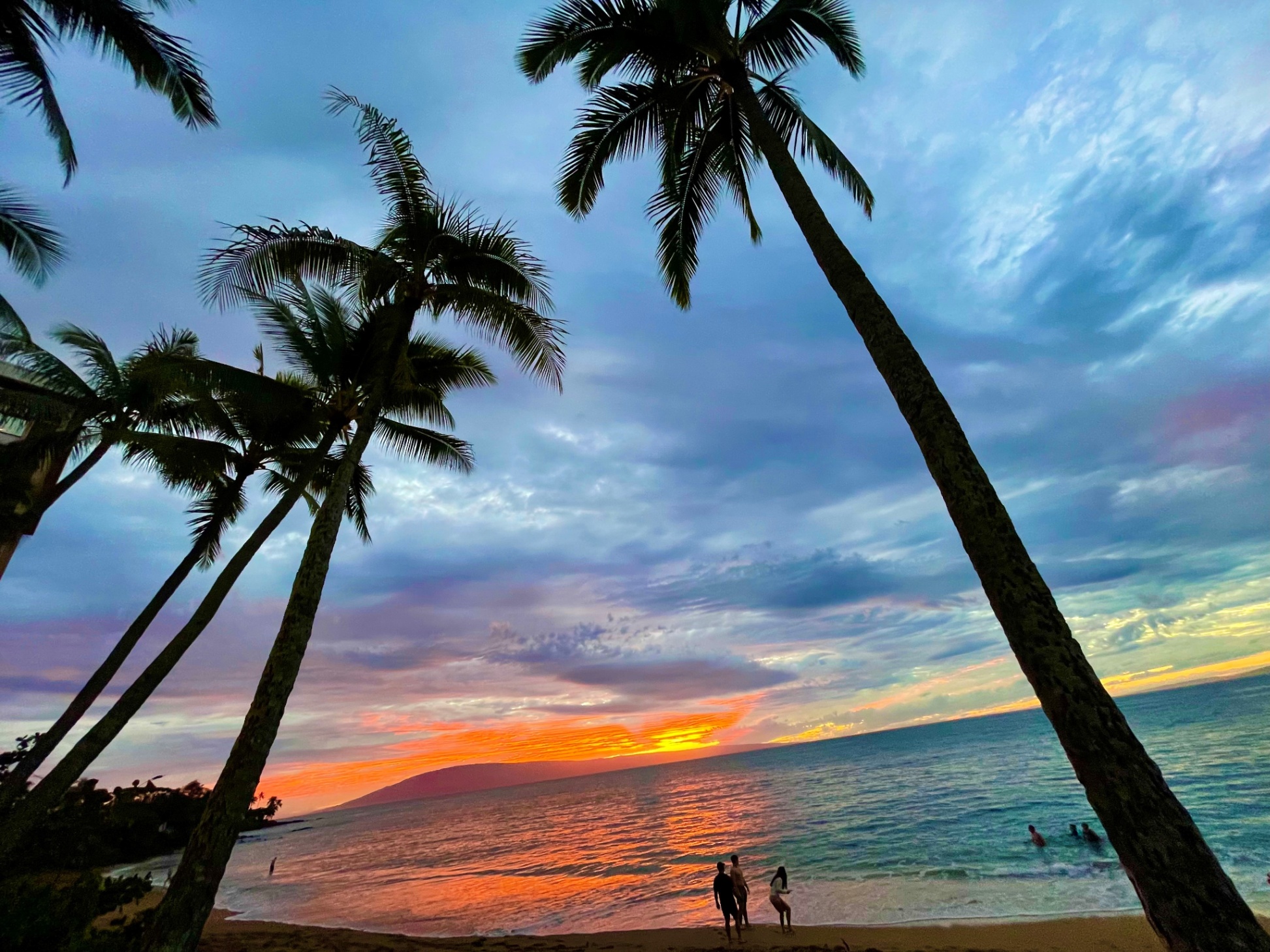 Walking distance to perfect sunsets, amazing eats, and Kahana's finest beaches.