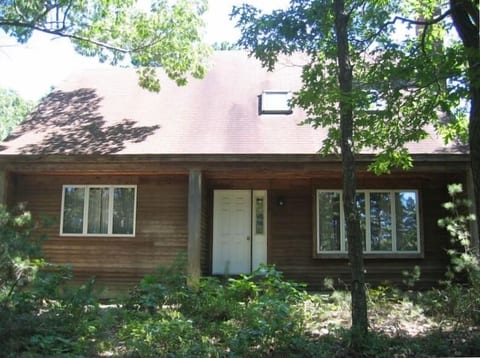 Gorgeous Cape with Deck Close to Ponds and Ocean