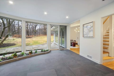Stunning Mid-Century Retreat image 4