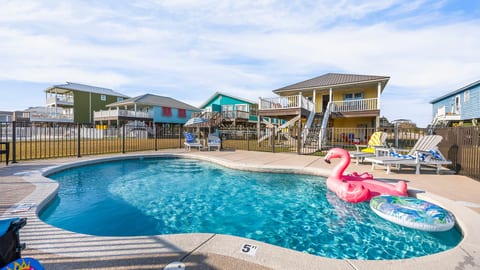 POOL: Private salt water pool is great for kids and taking a break from the beach. Toys and floats included! Check out more photos and videos on our IG @GrandviewHolidays