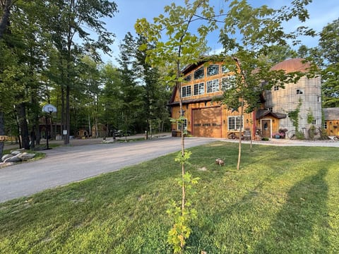 Upper Barn and 2 cabins, pavilion, outdoor kitchen and more