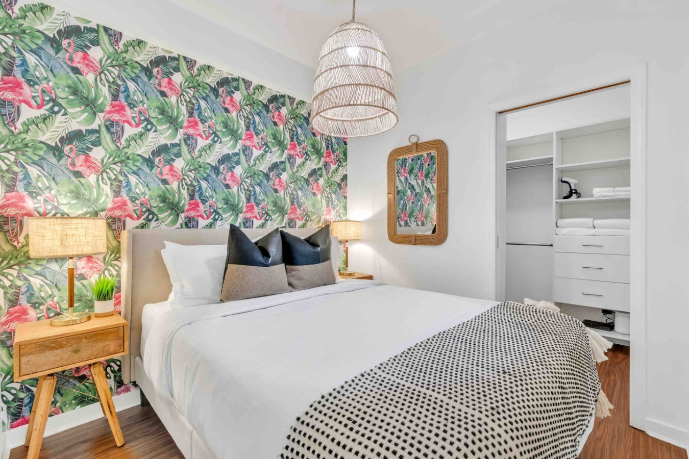 boho-vibes-woutdoor-patio-free-parkingandfastwifi/