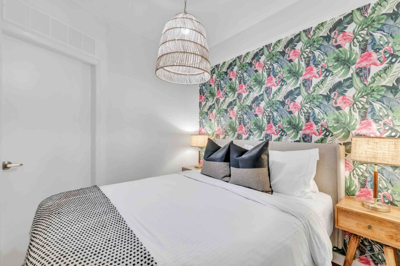 boho-vibes-woutdoor-patio-free-parkingandfastwifi/