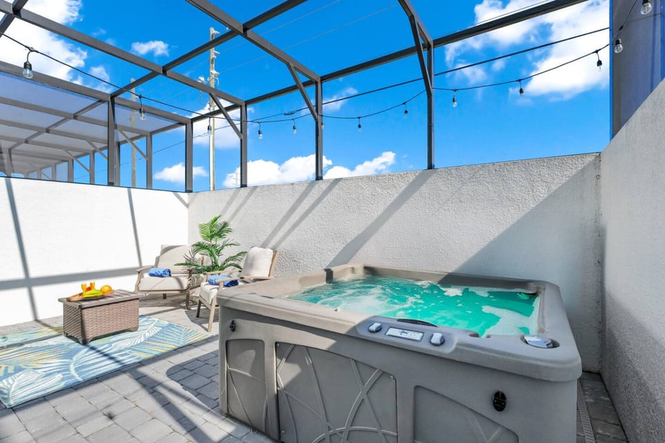Cozy 3BR Disney Escape w/ HotTub - Davenport