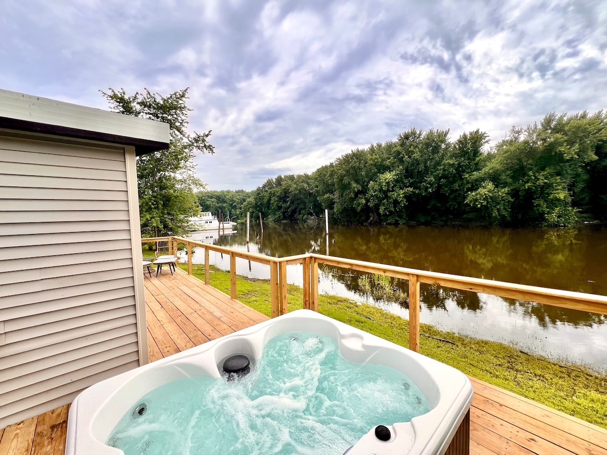 Studio #2 w/Waterfront view-HOT TUB-massage chair