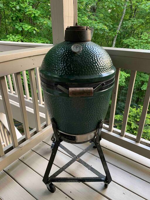 long-range-views!-hot-tubdog-friendlypool-table/