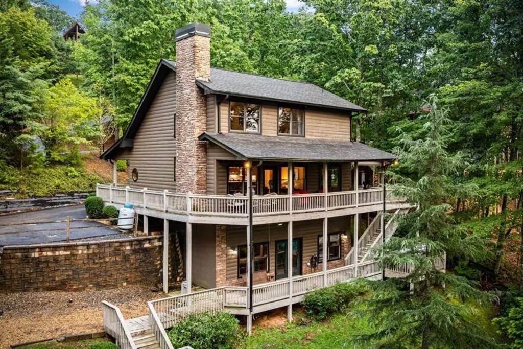 long-range-views!-hot-tubdog-friendlypool-table/