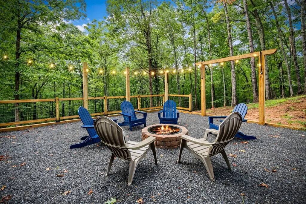 Long range VIEWS! Hot Tub/dog friendly/pool table