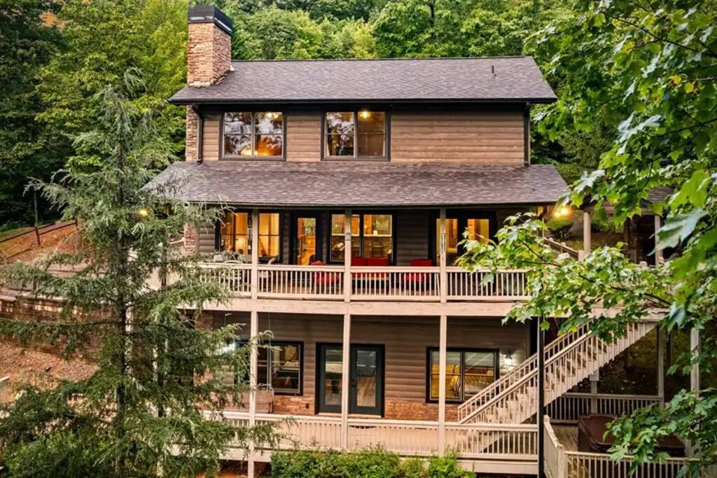 long-range-views!-hot-tubdog-friendlypool-table/