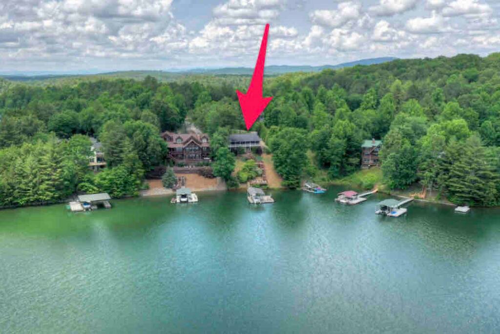 lake-nottely-with-kayaksfire-pitdockpool-table/