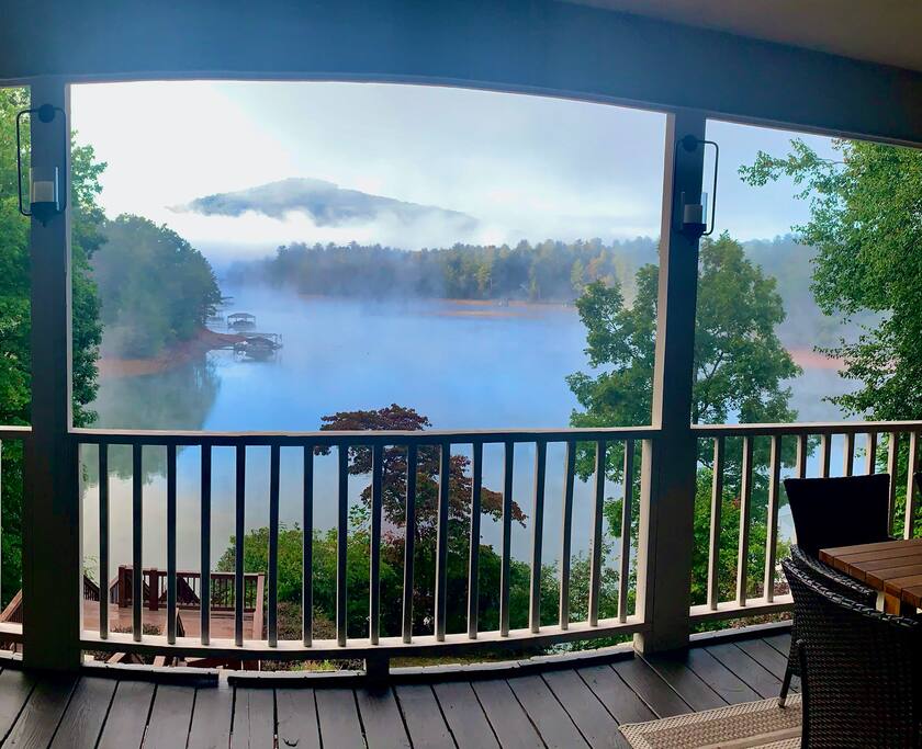 lake-nottely-with-kayaksfire-pitdockpool-table/