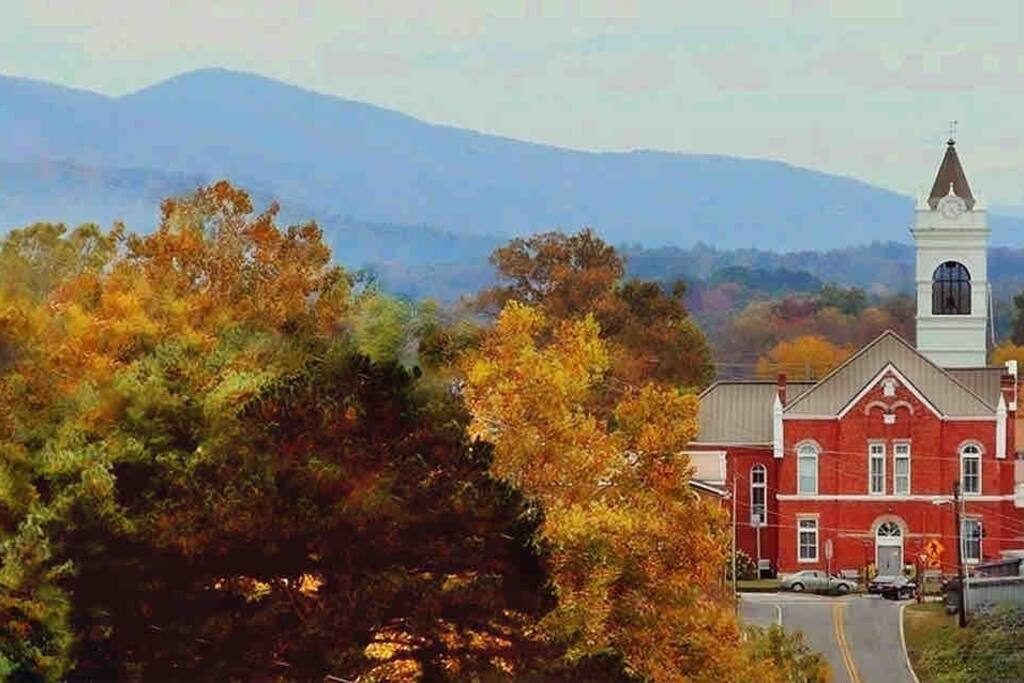 The mountains of north Georgia are beautiful all year round.  Photo is of the Downtown square about 12 mins drive from the cottage 