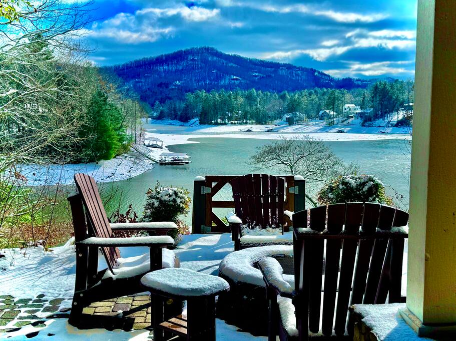 lake-nottely-with-kayaksfire-pitdockpool-table/