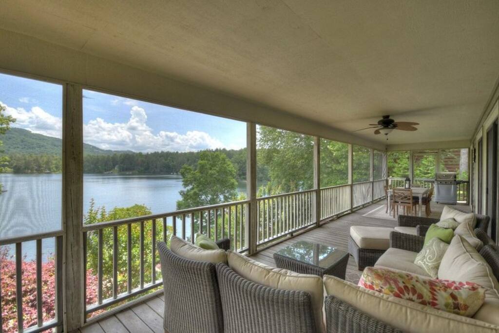 lake-nottely-with-kayaksfire-pitdockpool-table/