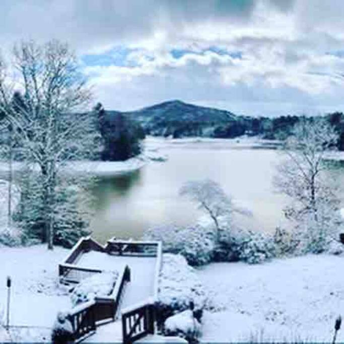 lake-nottely-with-kayaksfire-pitdockpool-table/