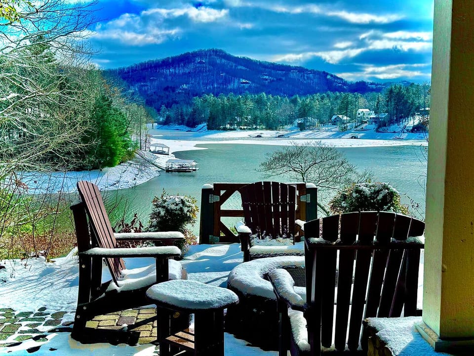 Winter wonderland! Snow in the mountains 