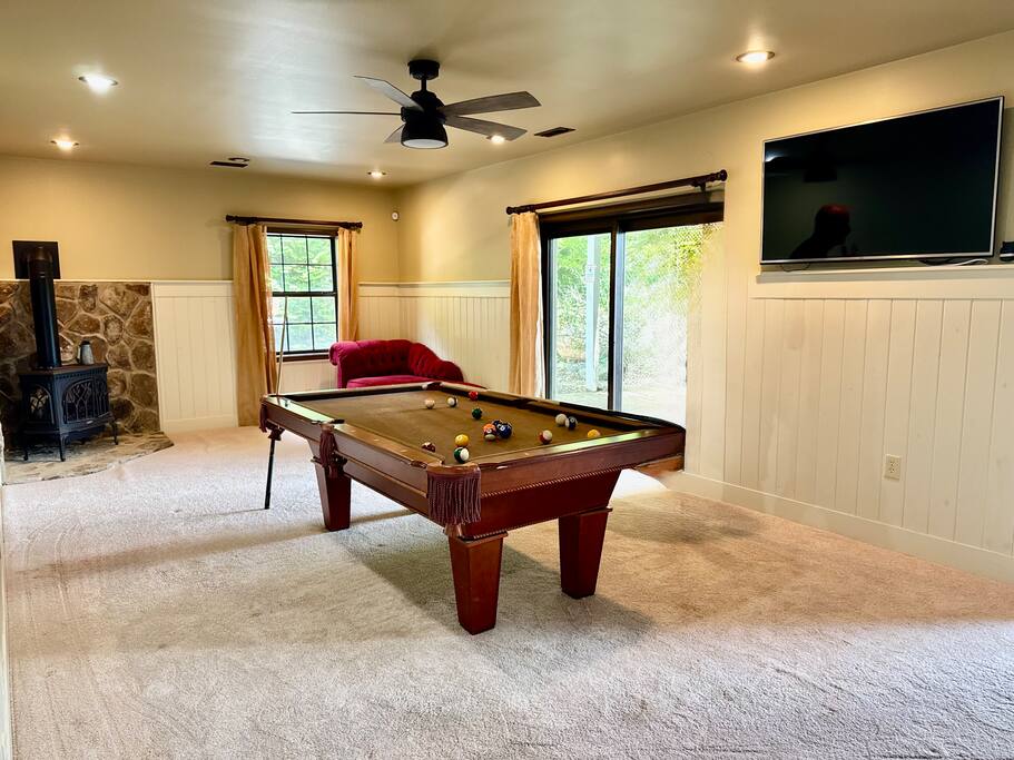 lake-nottely-with-kayaksfire-pitdockpool-table/