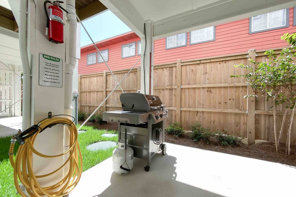 new-cottage!-100ft-to-beachheated-poolgas-grill/