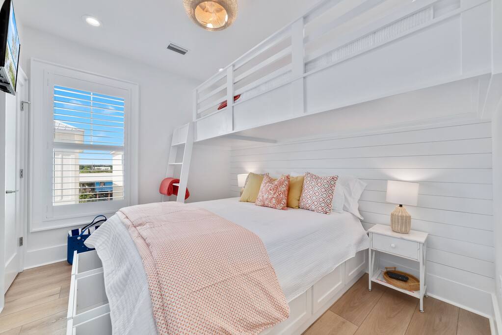 new-cottage!-100ft-to-beachheated-poolgas-grill/