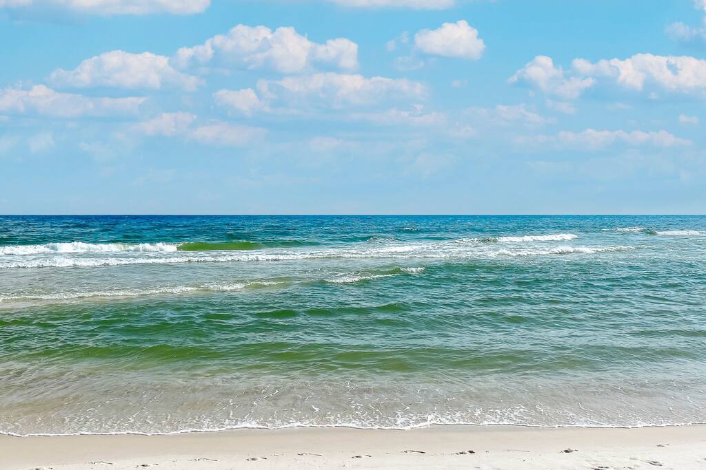 new-cottage!-100ft-to-beachheated-poolgas-grill/