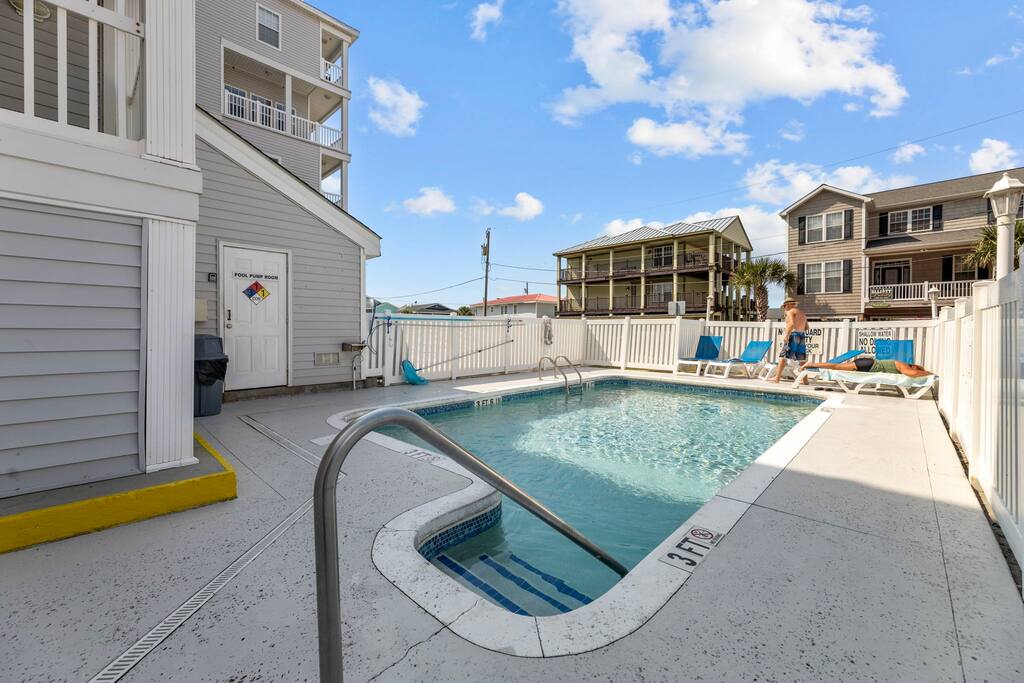 cherry-grove-pier-100ft-to-beachfishing2-pools/