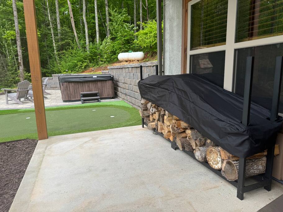 private-3-acres-creekmnt-viewsmini-golfhot-tub/