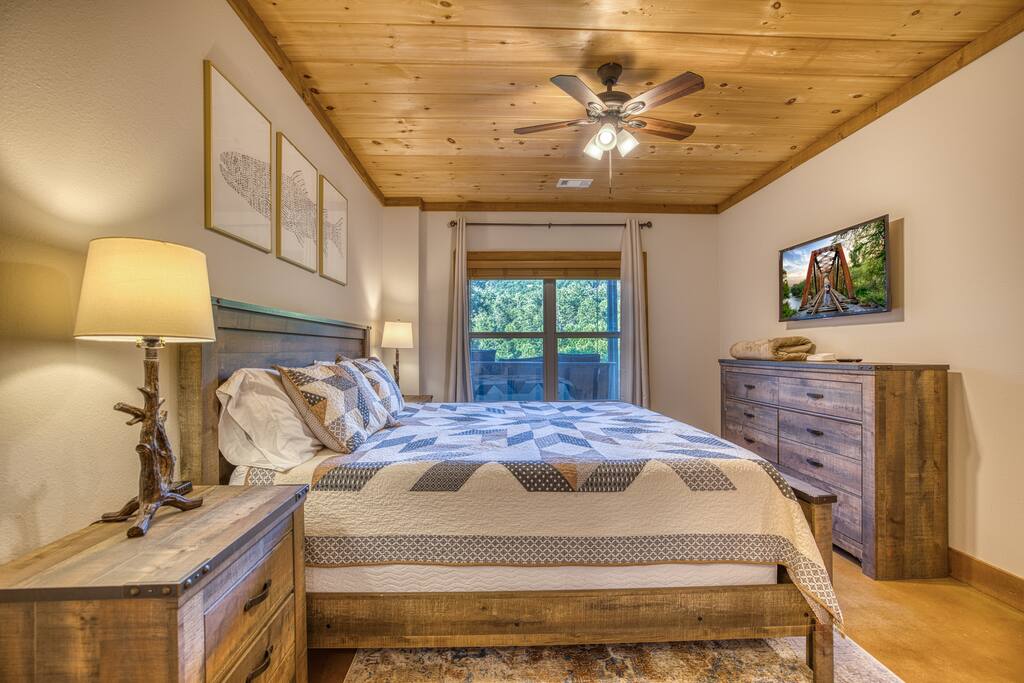 Terrace level king bedroom with Mountain View’s, en-suite bathroom, flat screen television and easy access to outdoors is both spacious and private 