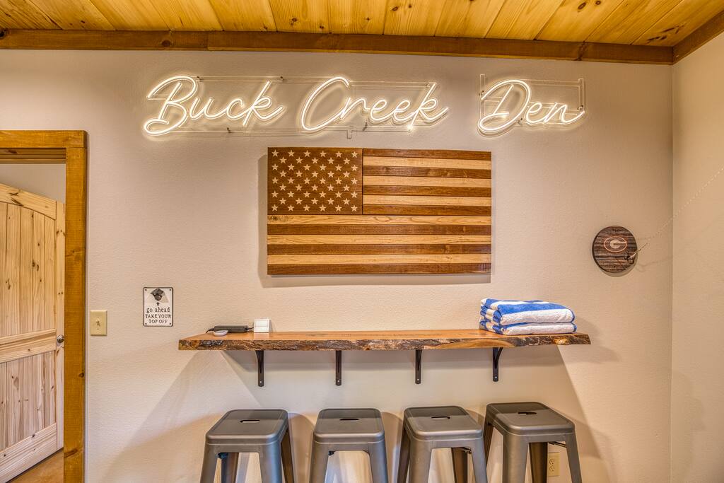 Pool towels for the hot tub! Yes please!! Every detail you can think of we have you covered. Not seeing something you need? Just ask and if we don’t have it we will do our best to accommodate. Plenty of seating and space for everyone @ Buck Creek Den