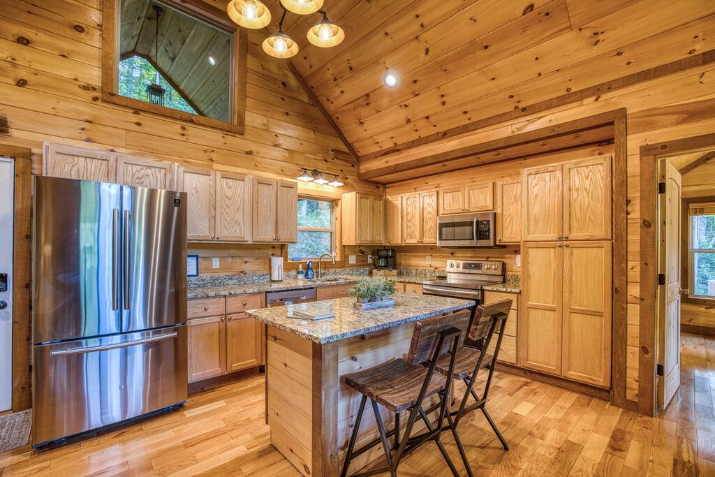 private-3-acres-creekmnt-viewsmini-golfhot-tub/