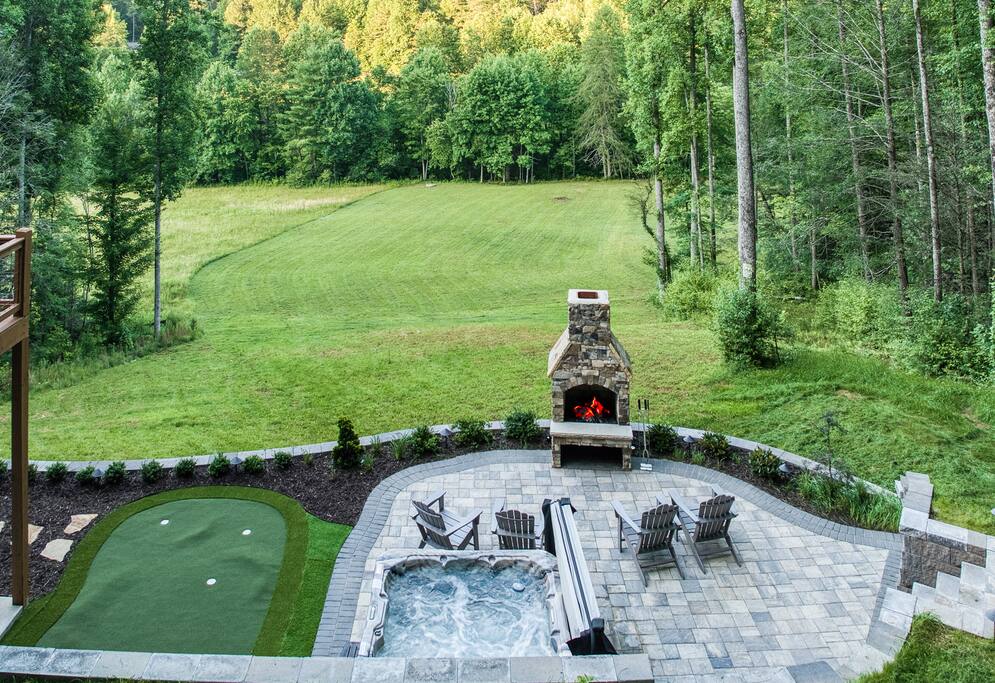 private-3-acres-creekmnt-viewsmini-golfhot-tub/