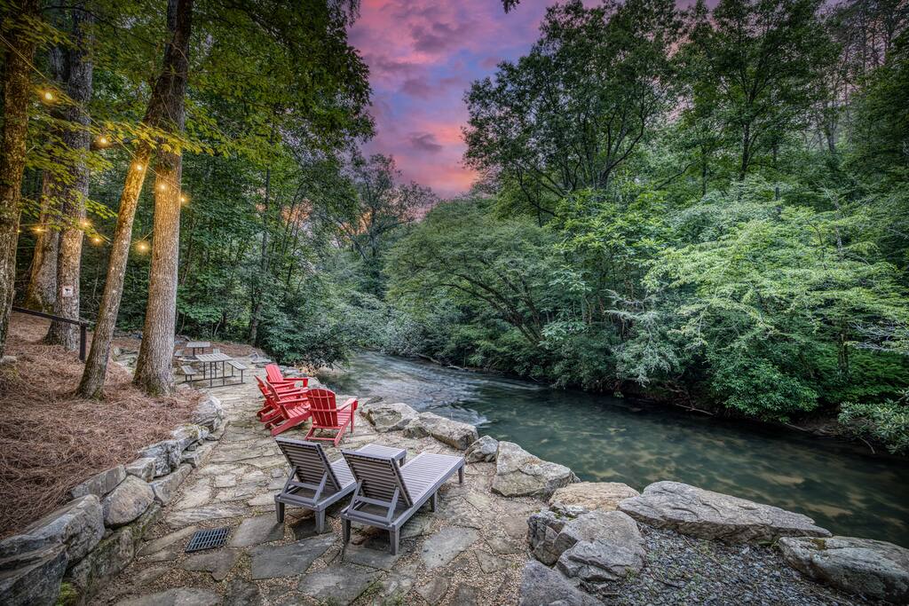ultimate-creek-experience-hot-tubsaunafishing/
