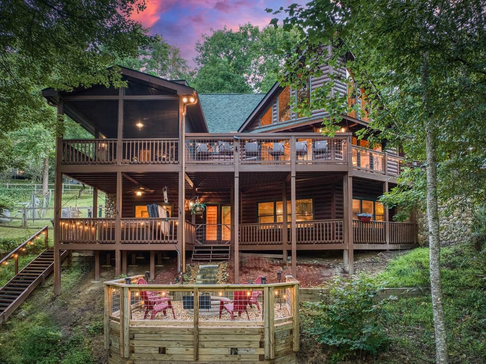 Trout Ridge Luxury Creekfront Cabin - Epworth