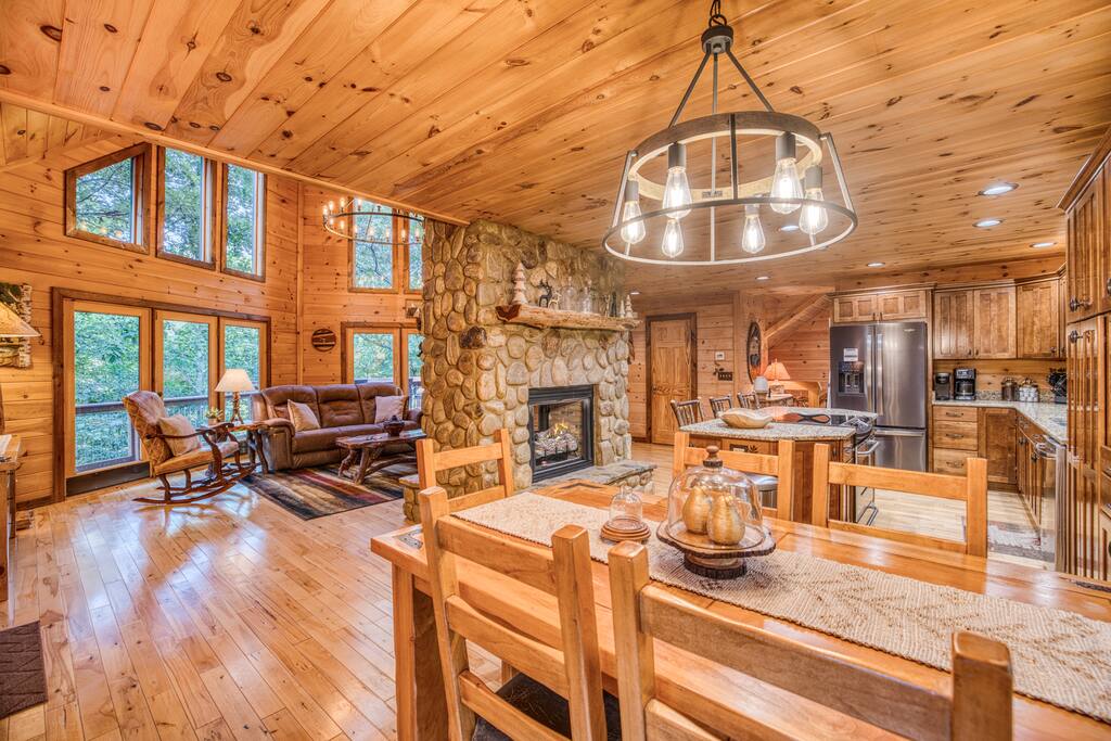 creekfront-cabin-fishinghot-tubfenced-yard-dogs/