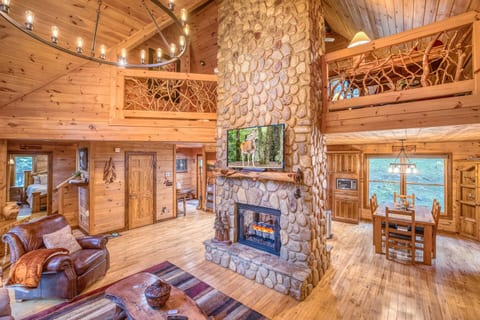 Trout Ridge Luxury Creekfront Cabin