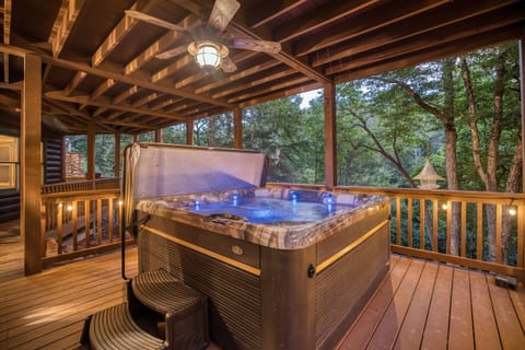 Trout Ridge Luxury Creekfront Cabin