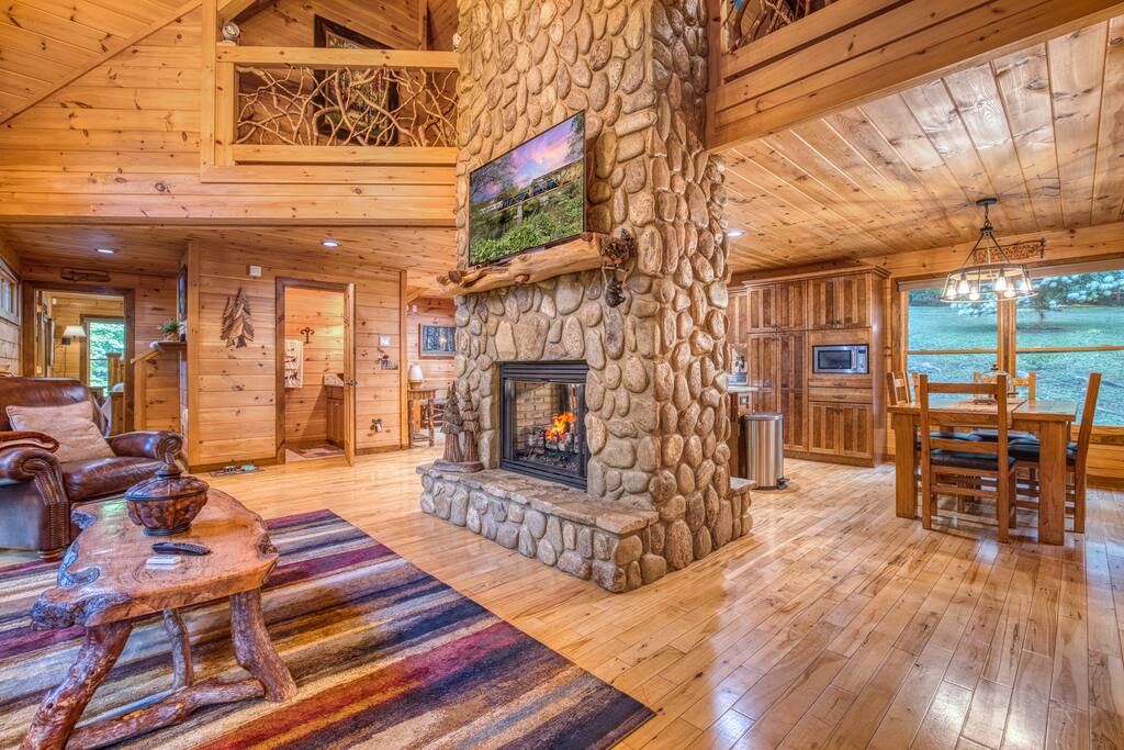 creekfront-cabin-fishinghot-tubfenced-yard-dogs/