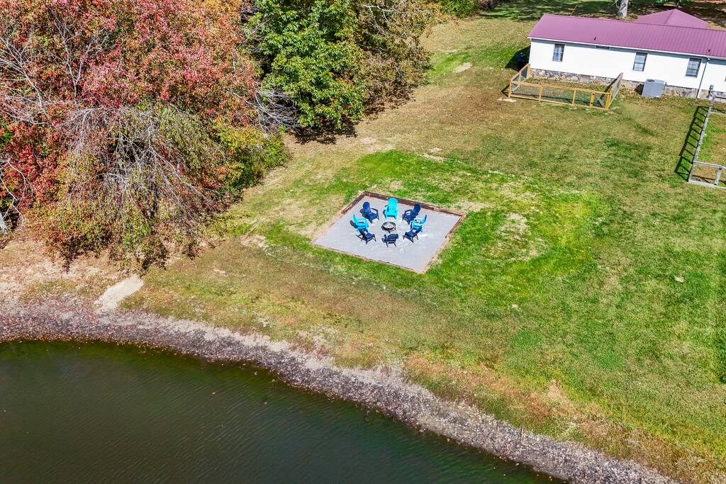 cloudland-canyon-or-dogs-or-fishing-pond-or-firepit/