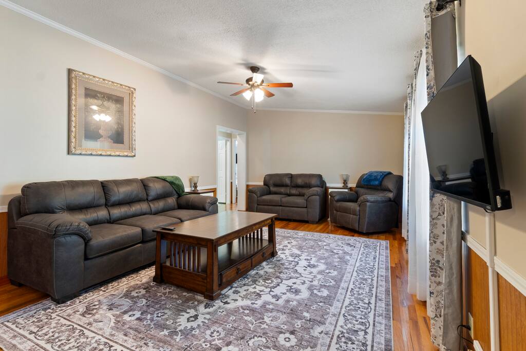 cloudland-canyon-or-dogs-or-fishing-pond-or-firepit/