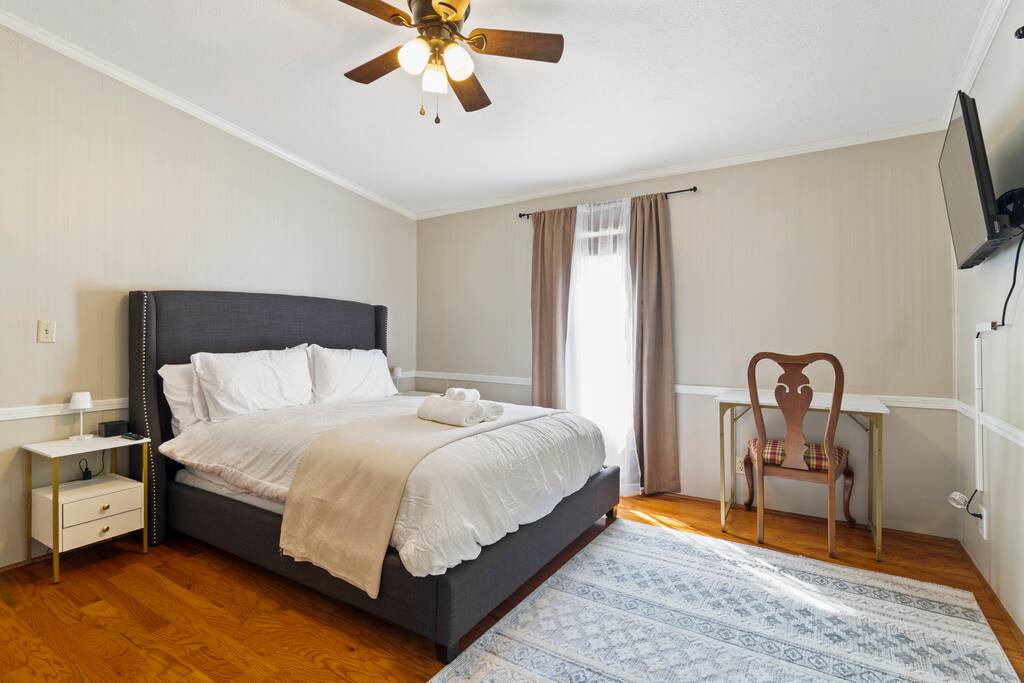 cloudland-canyon-or-dogs-or-fishing-pond-or-firepit/