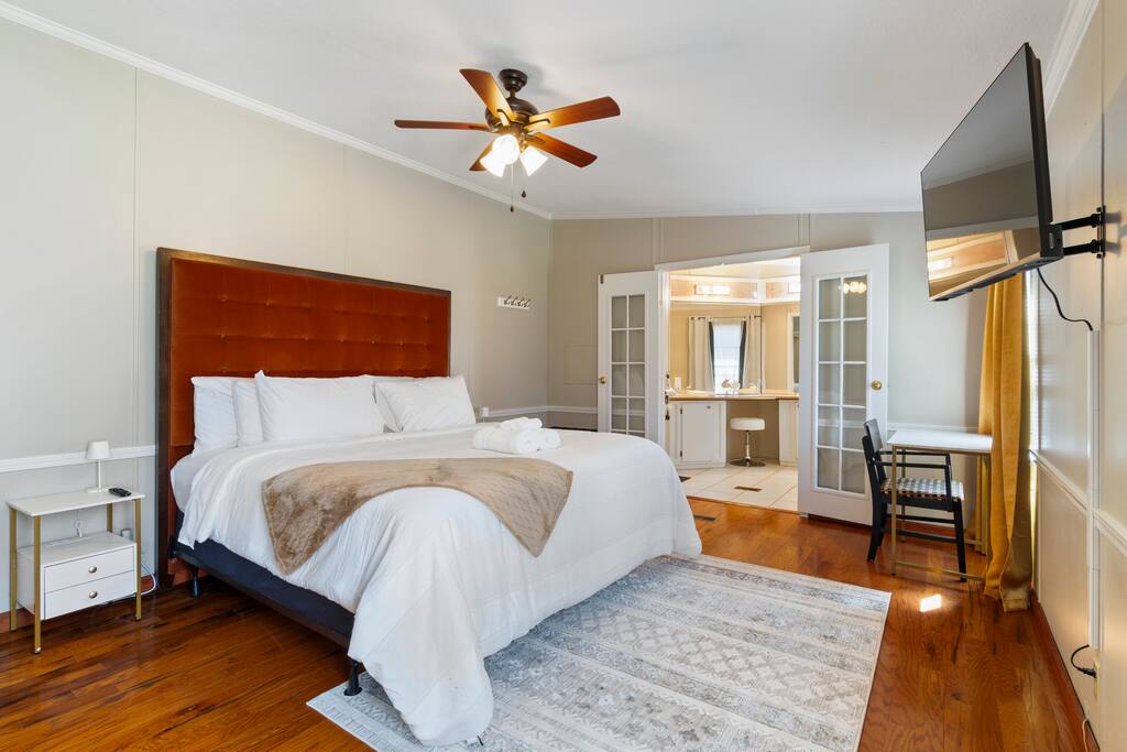 cloudland-canyon-or-dogs-or-fishing-pond-or-firepit/