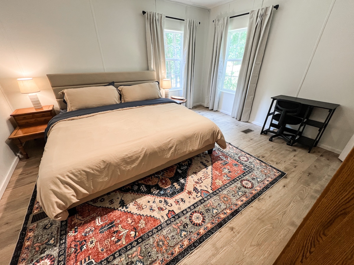 lakefront-home-w-deep-water-dock-20-min-to-clemson/