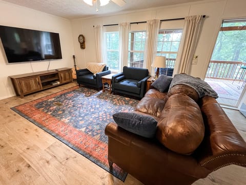 Lakefront Home w/Deep Water Dock 20 min to Clemson image 4