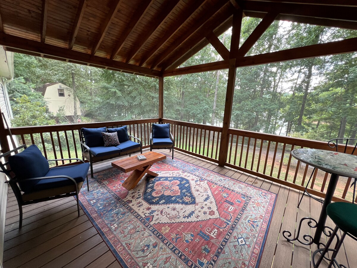 lakefront-home-w-deep-water-dock-20-min-to-clemson/