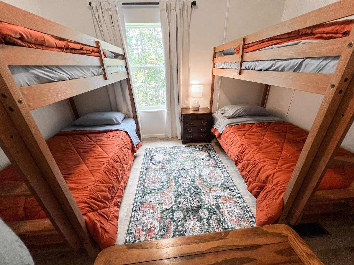 lakefront-home-w-deep-water-dock-20-min-to-clemson/