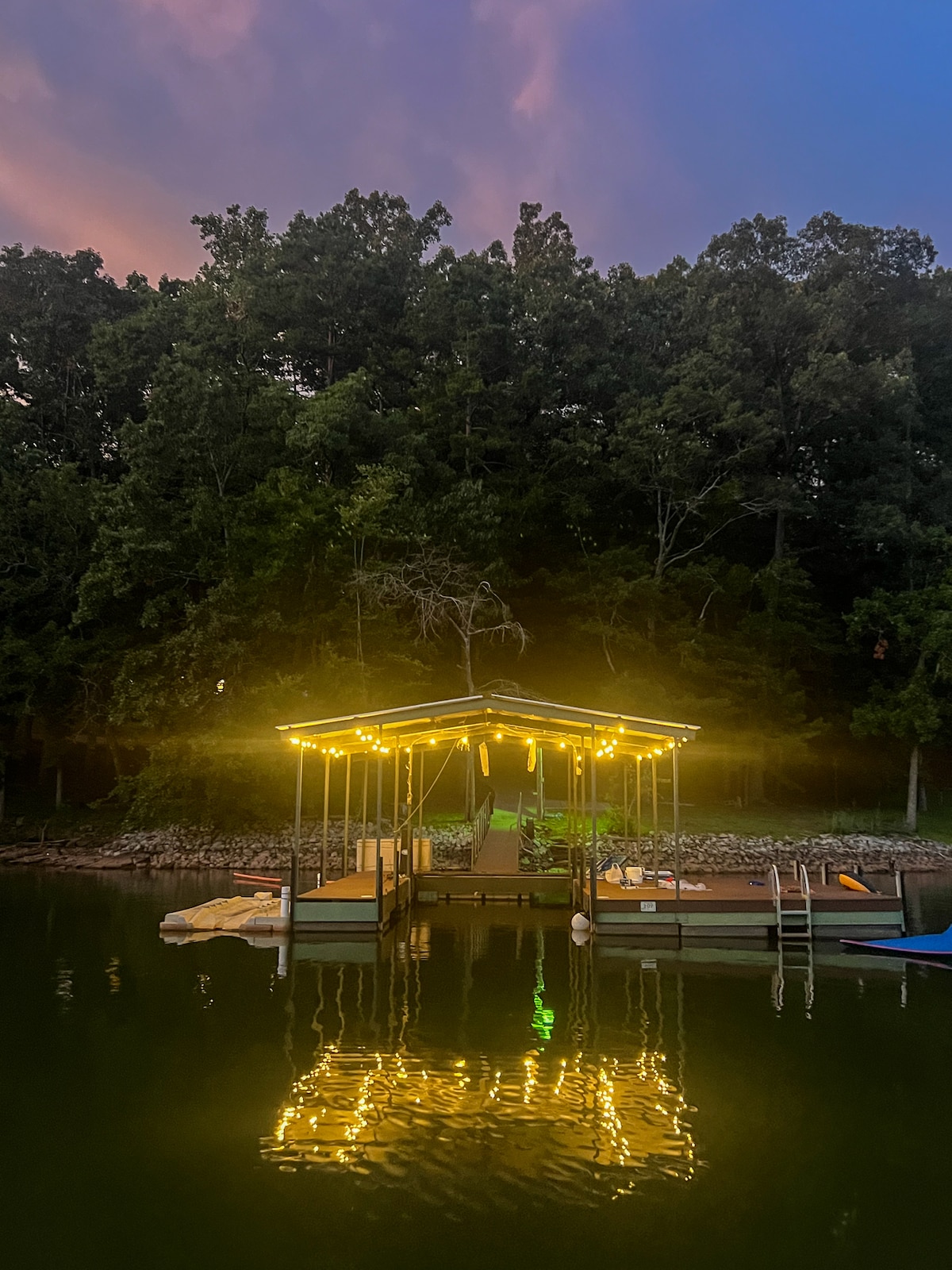 lakefront-home-w-deep-water-dock-20-min-to-clemson/