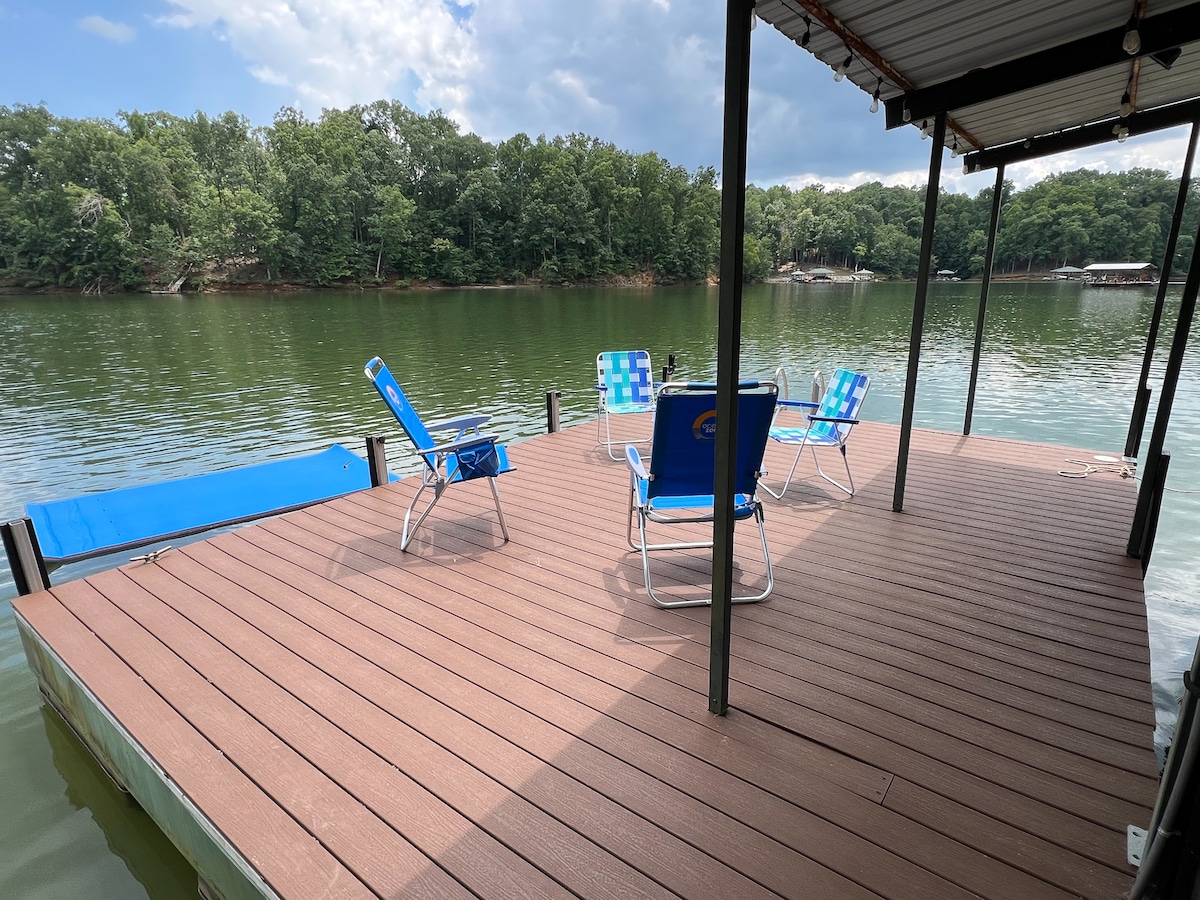 lakefront-home-w-deep-water-dock-20-min-to-clemson/