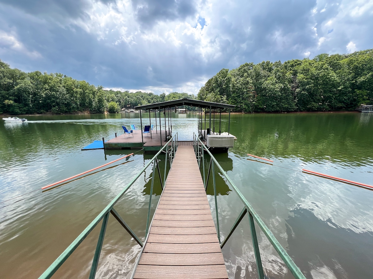 lakefront-home-w-deep-water-dock-20-min-to-clemson/