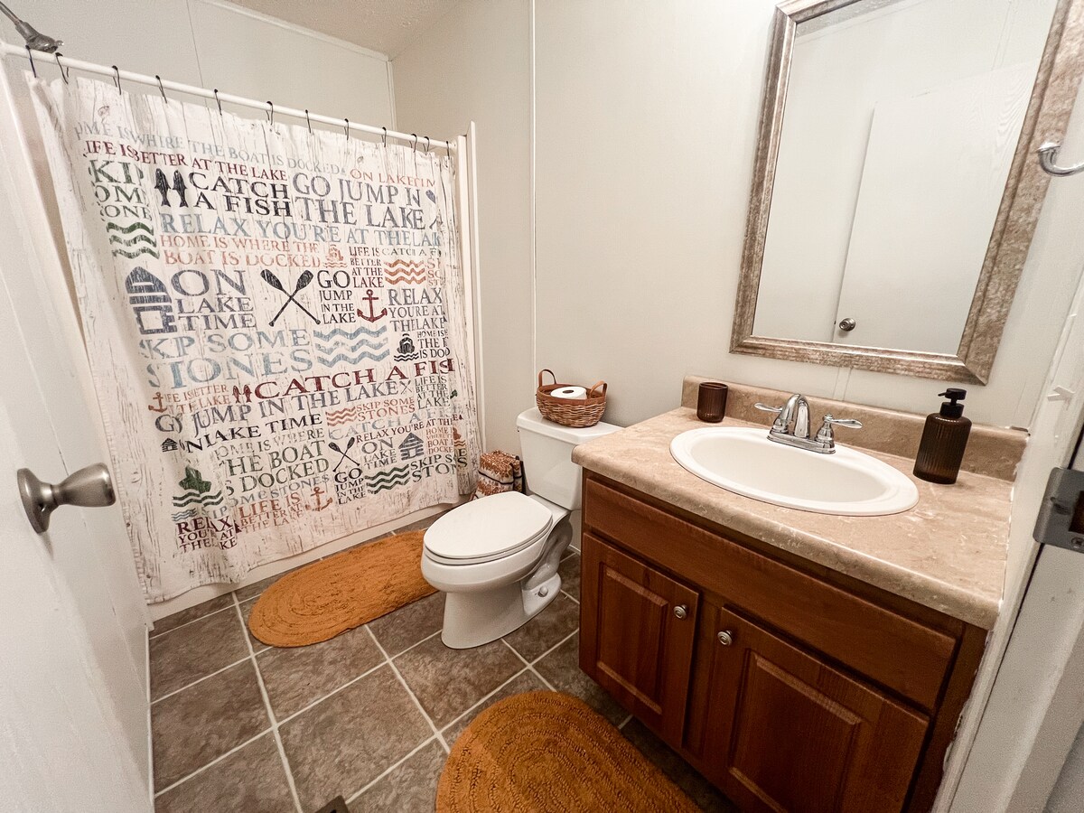 lakefront-home-w-deep-water-dock-20-min-to-clemson/