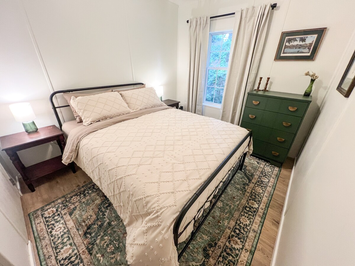 lakefront-home-w-deep-water-dock-20-min-to-clemson/